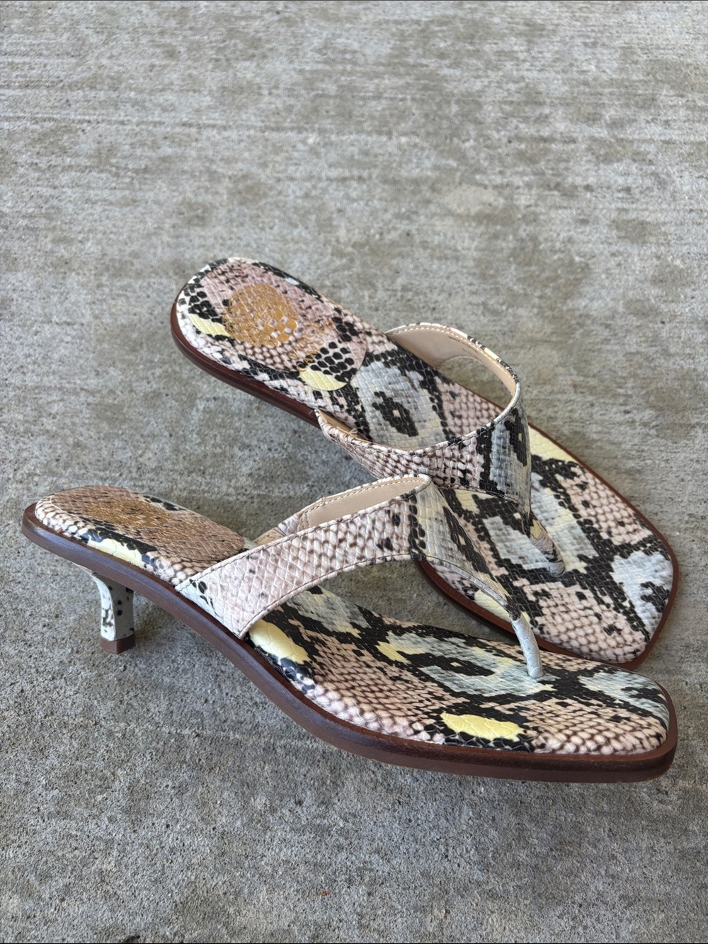Vince Camuto Cannetta Kitten Heel Pink Beige Snakeskin Thong Mules